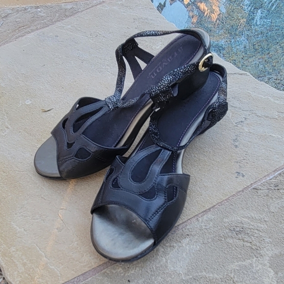 Aravon by new balance Serena AAO02BK Black Sandleather upper sandals sz10 - Picture 1 of 11